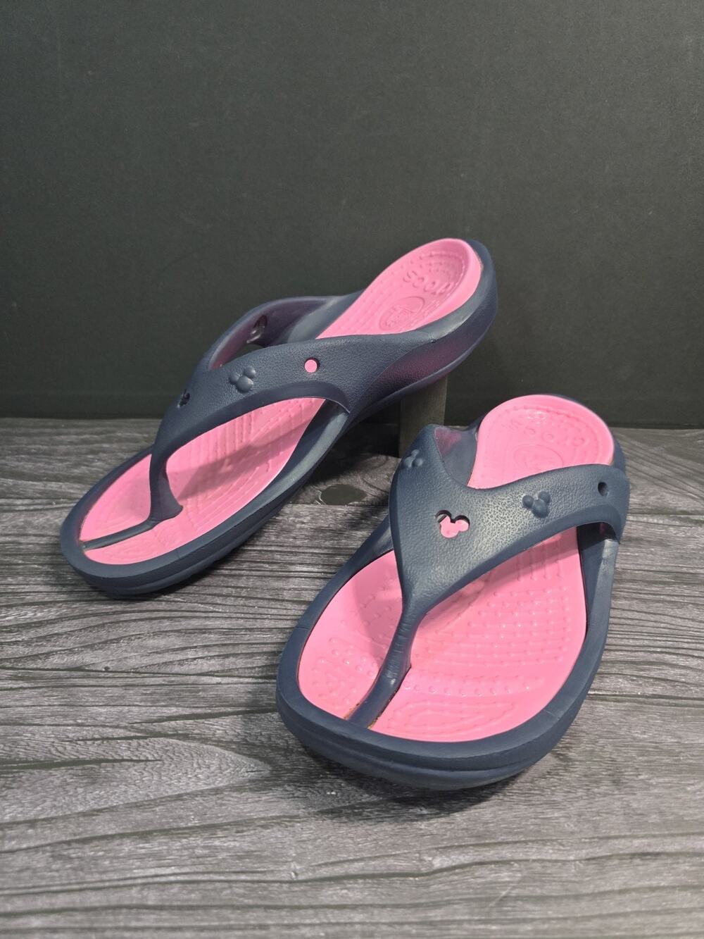 Crocs Disney Mickey Mouse Athens Thong Sandals Navy Pink Women's Size 10 EUC